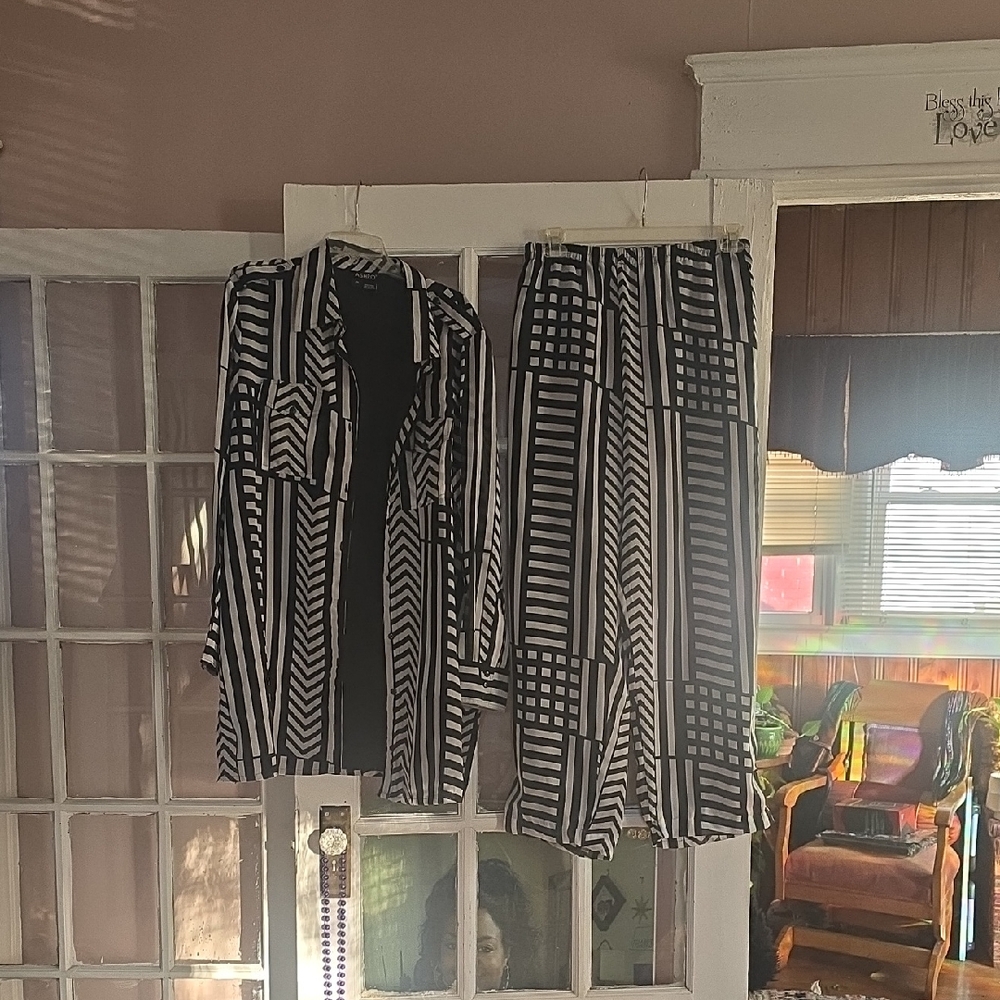 Black and White Geometric Patterned Outfit